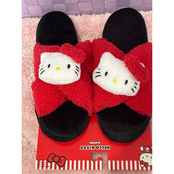 Hello kitty women's slippers NWT size Large (shoe size 9-10) Sherpa Red & black - Picture 5 of 5